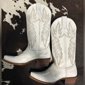 Idyllwind White Heeled Boots